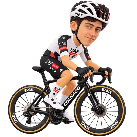 Illustration von Isaac del Toro im 2026er Trikot von UAE Team Emirates-XRG